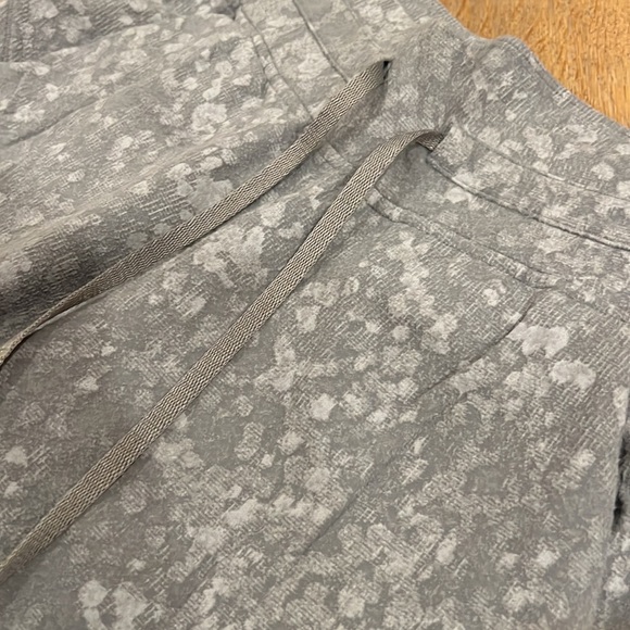 LuLuLemon Joggers - Picture 2 of 3